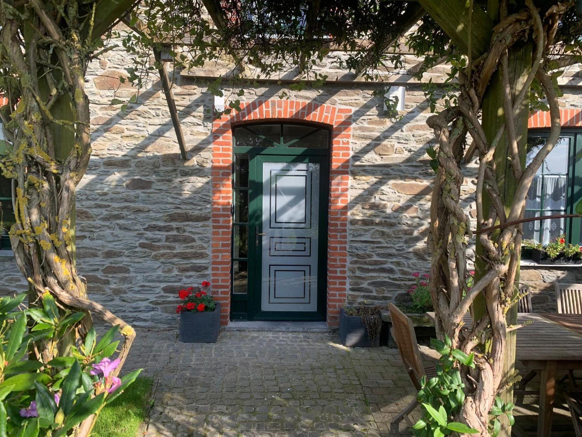 Pretty Farmhouse In Houffalize With Courtyard ภายนอก รูปภาพ
